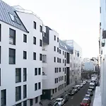 Bright T2 near la Villette